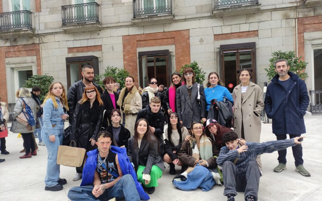 ACTIVIDADES COMPLEMENTARIAS | Alumnado de Deseño de Moda e Deseño de Produto realiza unha viaxe artístico cultural a Madrid